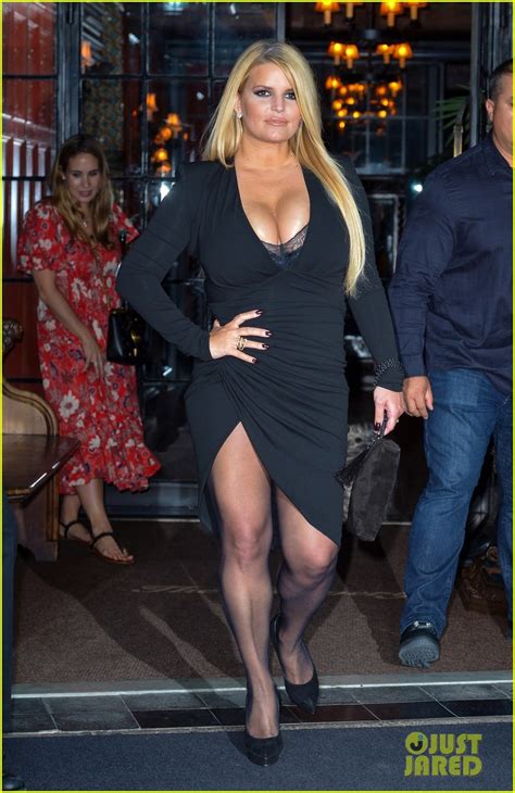 Jessica Simpson Shows Off Her Figure In A Black Dress After Weight Loss