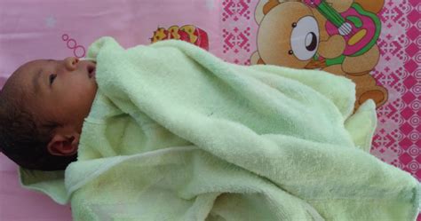 Aturan pemberian makanan padat bagi bayi baru boleh diberlakukan setelah bayi mencapai usia 6 bulan, tepat. Seberapa Sering Frekuensi Pup pada Bayi Usia O Bulan?