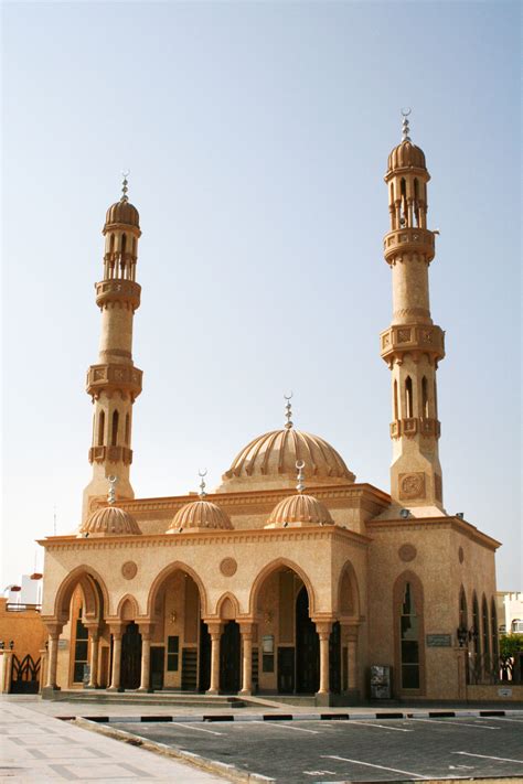 Visiting Jumeirah Mosque in Dubai