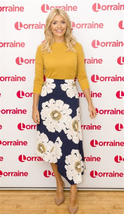 Lorraine Tells Holly Willoughby Not To Lose Her Willoughboobies Through Dieting Metro News