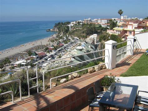 Nerja heeft in totaal 16 kilometer strand met poederachtig zand en sprankelend helder water. Meerblick|Casa Anja, Nerja, Andalusien, Spanien, Urlaub ...