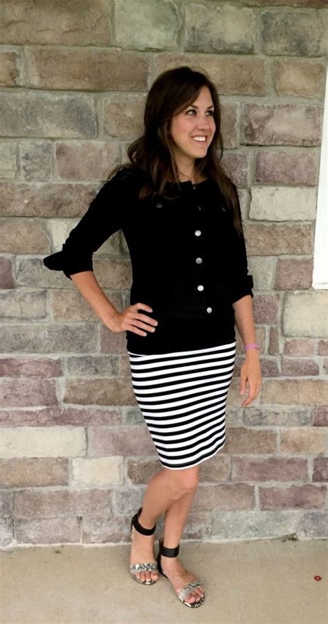 what i wore real mom style black and white realmomstyle momma in flip flops real mom style