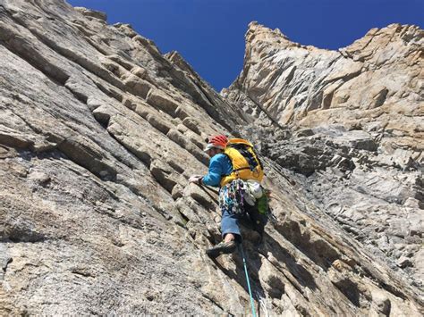 Escalada En Roca En Pirineos • Montrebei • Riglos • Beto Mountain Guide