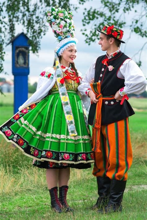 Traditional Wedding In Folk Costumes From Łowicz Folk Clothing Folk Costume Polish Clothing