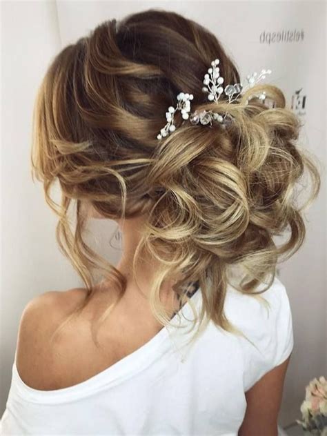 Check out these trending hair accessories that you can style your short hairstyles with! 30 Stunning Wedding Hairstyles Ideas in 2019 - Short Bob Cuts