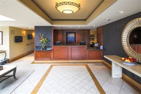 Monterey bay inn is decorated in california baja style and features many amenities including a rooftop hot tub that overlooks this ocean bay. Monterey Bay Inn Hotel (Monterey) from £124 | lastminute.com