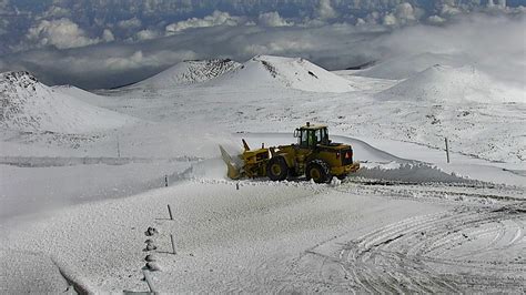 Video Snow Buries Hawaiʻi Summits