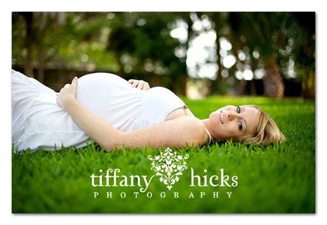 Aww I Absolutely Love The Vibrant Colors And The Non Cheesy Pose Maternity Portraits Maternity