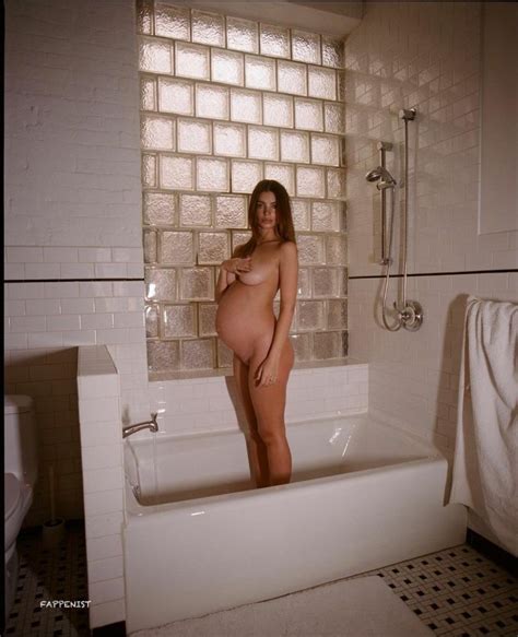 Emily Ratajkowski Naked Pregnant Throwback Fappenist