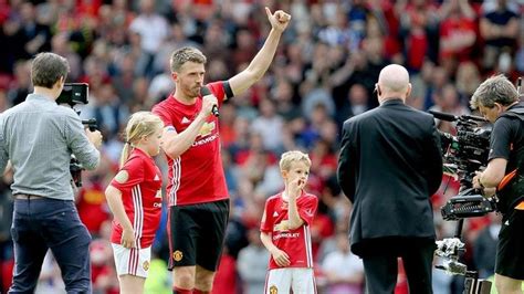 Michael carrick was honoured with a testimonial match for his 10 years with manchester united. Carrick enjoys United testimonial but Rooney could be the ...