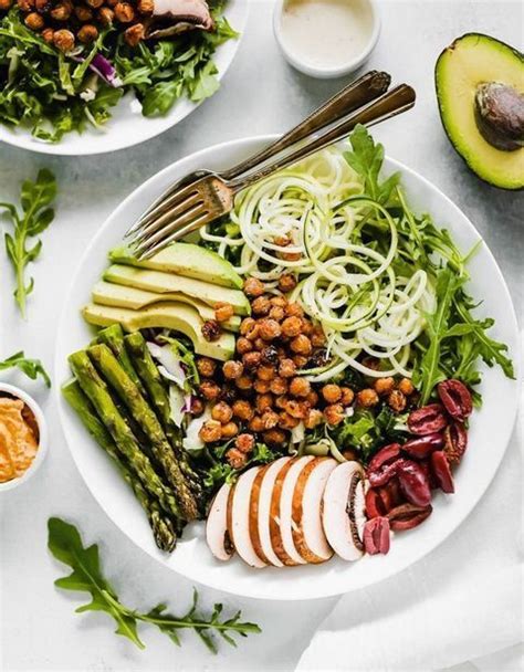 Salade healthy épinards pêche avocat en 2020 avec images Repas