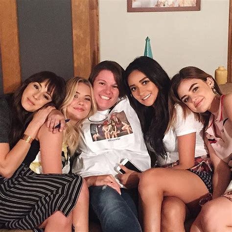 The Pretty Little Liars Cast Instagram Pictures Popsugar Celebrity