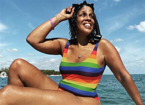 Gayle King 64 Shows Off Her Curves In Swimsuit Photos ‘no