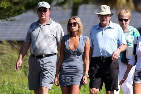 Golf Digests Paulina Gretzky Cover Sparks Controversy Bleacher Report