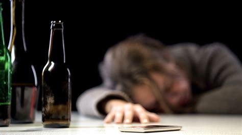 Alcohol Poisoning Explained Causes Symptoms And Treatments Health Digest Trendradars