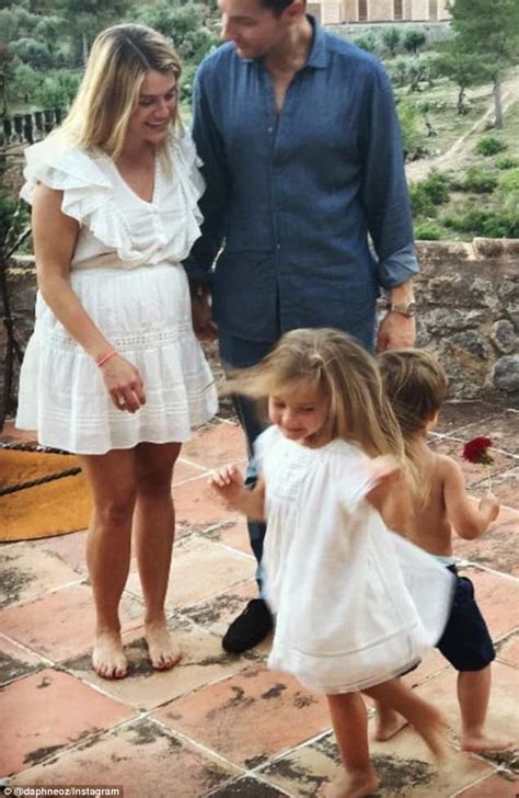 The Chews Pregnant Daphne Oz Shares Fourth Of July Snaps Daily Mail Online