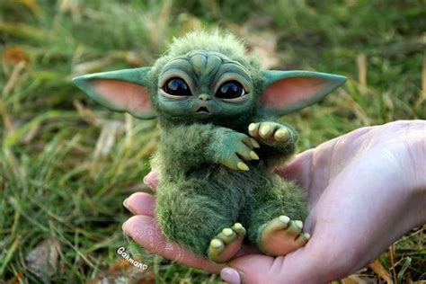 (pretend this picture is from when he's just vibing and not at the beginning of the episode. Pin by Kristina Velis on Baby Yoda | Yoda wallpaper, Cute ...