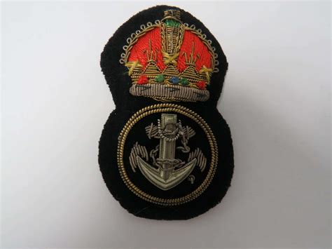 Pre 1953 Royal Navy Petty Officers Cap Badge In Helmet And Cap Badges