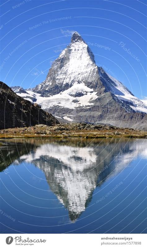 Matterhorn Mit Spiegelbild Von Andreahesswijaya Ein Lizenzfreies Stock