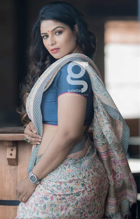 Pin On Sexy In Saree Vrogue Co