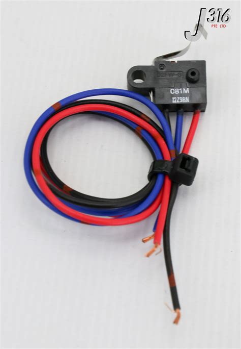 23678 Omron Micro Switch W Long Leaf Lever 3 Wires Blkbluered