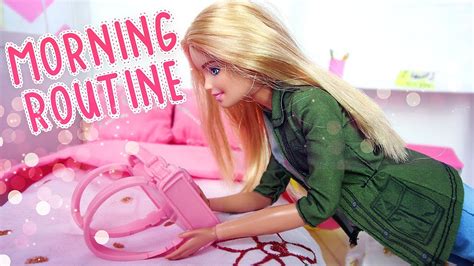barbie chambre routine du matin barbie doll bedroom morning routine youtube