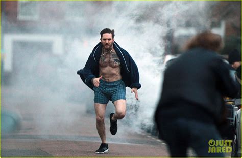 Photo Tom Hardy Runs Shirtless In His Boxers For Stand Up To Cancer 04