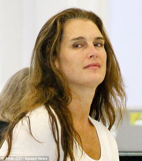 Gossip Brooke Shields Catches A Flight At Lax Without Wearing Any Make