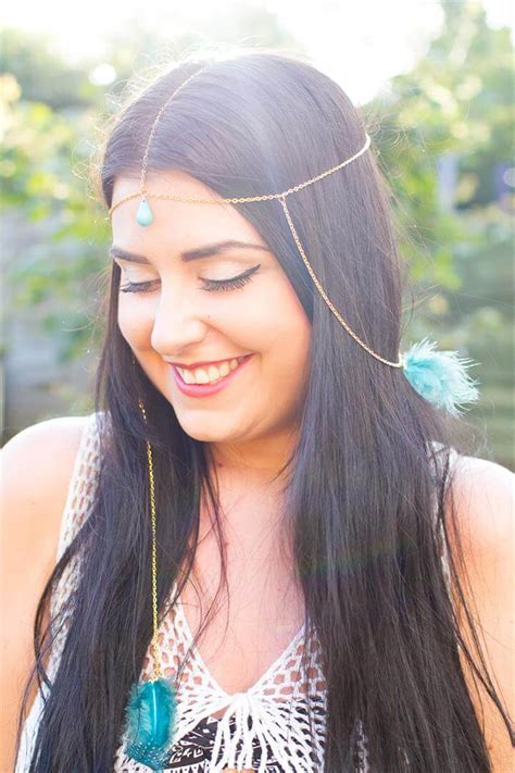This razor has won over many users as the ideal styling razor. 14 DIY Feather Hair Accessories Suggestions