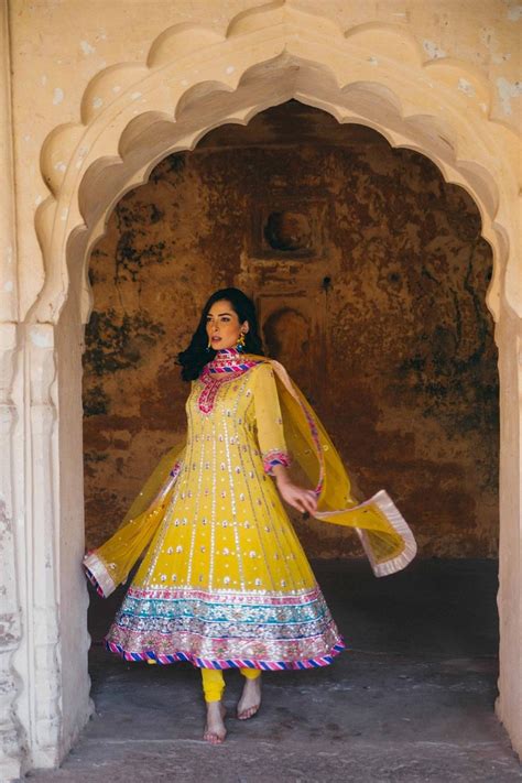We want to build india's largest virtual closet so that women can wear anything they fancy without needing to buy it. outlines mishra of flyrobe. Flyrobe, Wedding Wear & Jewellery Rental in Mumbai | WeddingZ