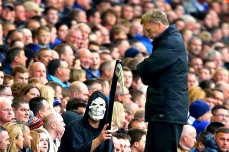 Fan Dressed Up As Grim Reaper Taunts David Moyes As United Lose To Everton