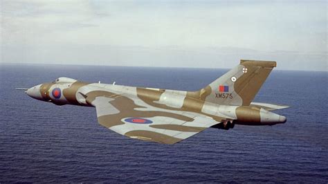 Avro Vulcan This Jet Flew 8000 Miles To Bomb The Falklands