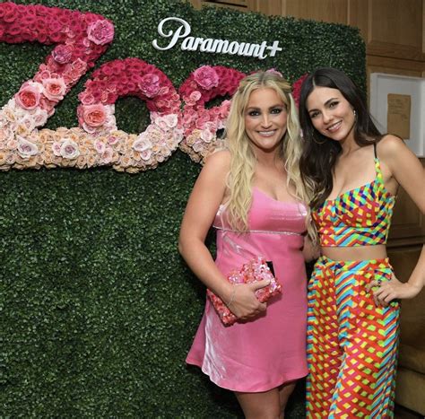 pop base on twitter zoey 101 s jamie lynn spears and victoria justice reunite in new photo
