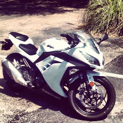 To receive information about this bike please give us please enjoy mainland's look at the 2017 kawasaki ninja 300 in pearl blizzard white. 2013 Kawasaki Ninja 300 white and black perfection ...