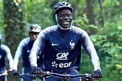 Ngolo kante plays the position midfield, is 30 years old and 168cm tall, weights 68kg. Chelsea: New Contract Will See N'Golo Kante Pay More Tax ...