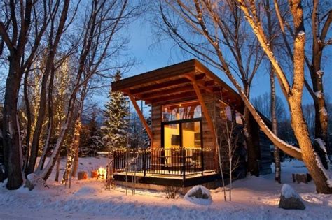 The 10 Best Mountain Cabins And Lodges To Stay In During The Winter