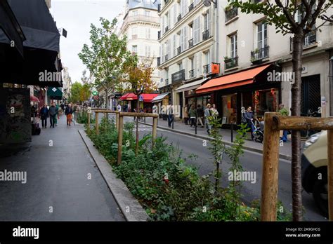 Paris Rue Des Martyrs Stock Photo Alamy