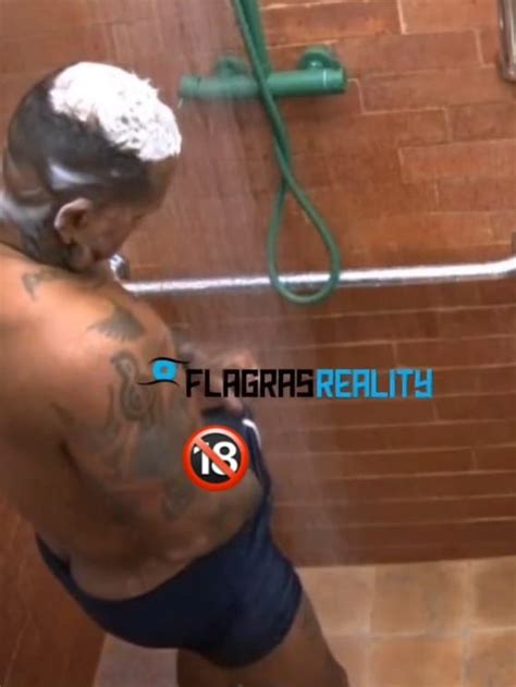 Bbb Rodriguinho Se Descuida No Banho Protagoniza Nude E F Dispara