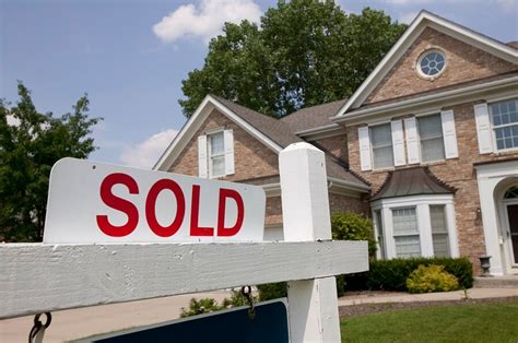 Tips On Selling And Buying A House At The Same Time Available Ideas