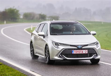 Get 2019 toyota corolla values, consumer reviews, safety ratings, and find cars for sale near you. Essai Toyota Corolla Touring Sports 2.0 Hybrid 2019 ...