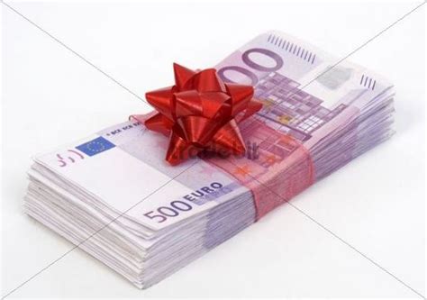 Bündel 500 Euro-Scheine mit roter Schleife, Symbolbild ...