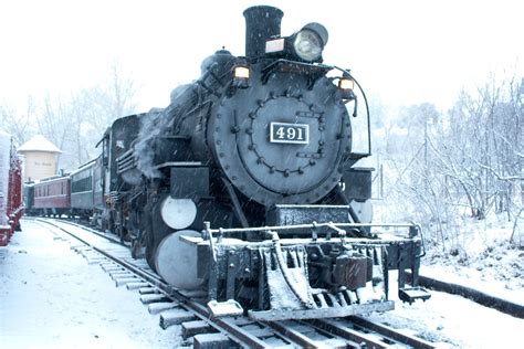 All Aboard Theatrical ‘polar Express Immerses Riders Into The Classic