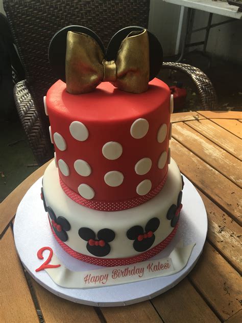 Minnie Mouse Birthday Cake With Gold Fondant Bow Minnie Mouse