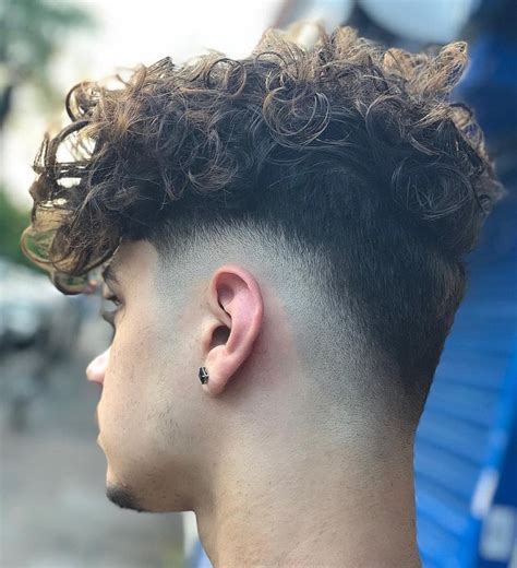 Corte de pelo con low fade. Corte De Pelo Pico Atras Hombre - Peinados