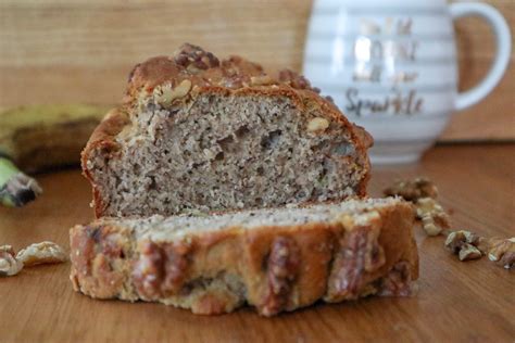 The banana walnut cake comes out super moist and fluffy, great balance of sweet and richness and is topped with a great cream cheese frosting that isn't over sweet. Banana & Walnut Cake | Recipe | Baking, Walnut cake ...