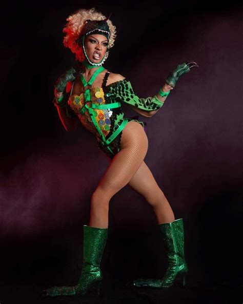 Picture Of Yvie Oddly