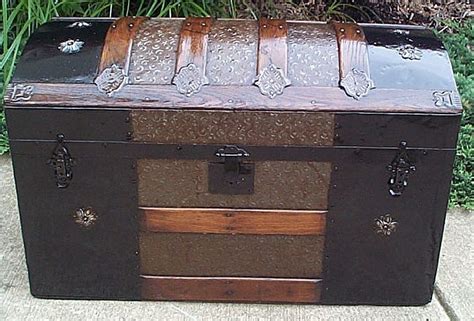 Photographic History Examples Of Antique Steamer Trunks Antique Trunks