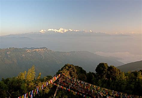 Tiger Hill Darjeeling Sunrise Weather Pictures Holidify