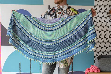 Ravelry Aurora Cabin Shawl Pattern By Stephen West