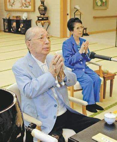 Mr Mrs Daisaku Ikeda Praying Lotus Sutra Buddhist Practices